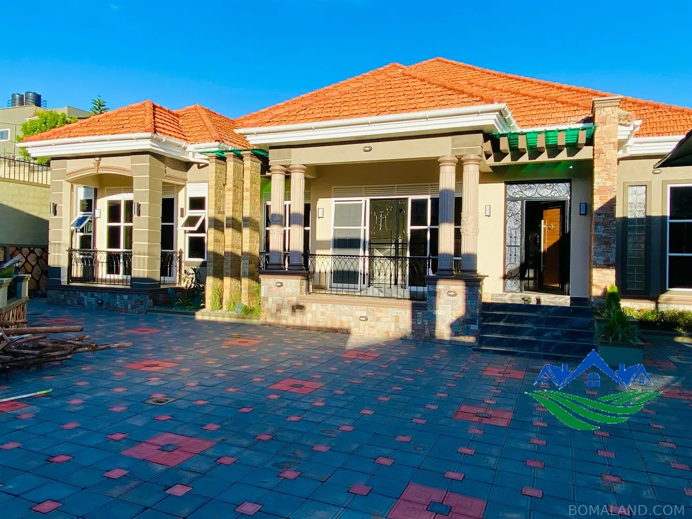 6 bedroom Bungalow for sale in Akright Wakiso Uganda