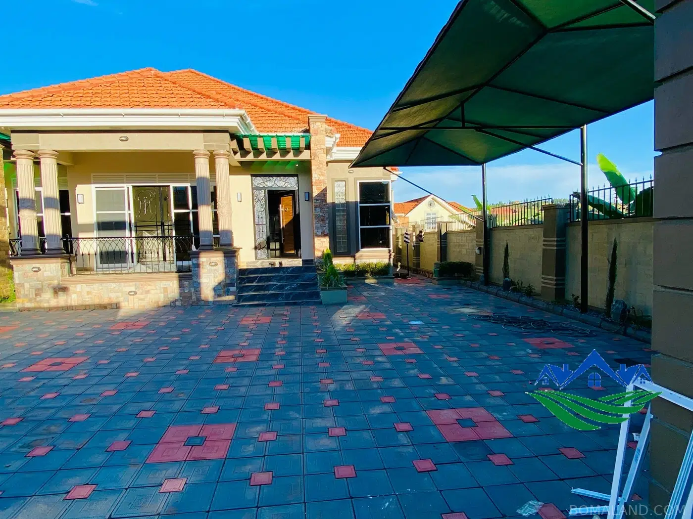 6 bedroom Bungalow for sale in Akright Wakiso Uganda