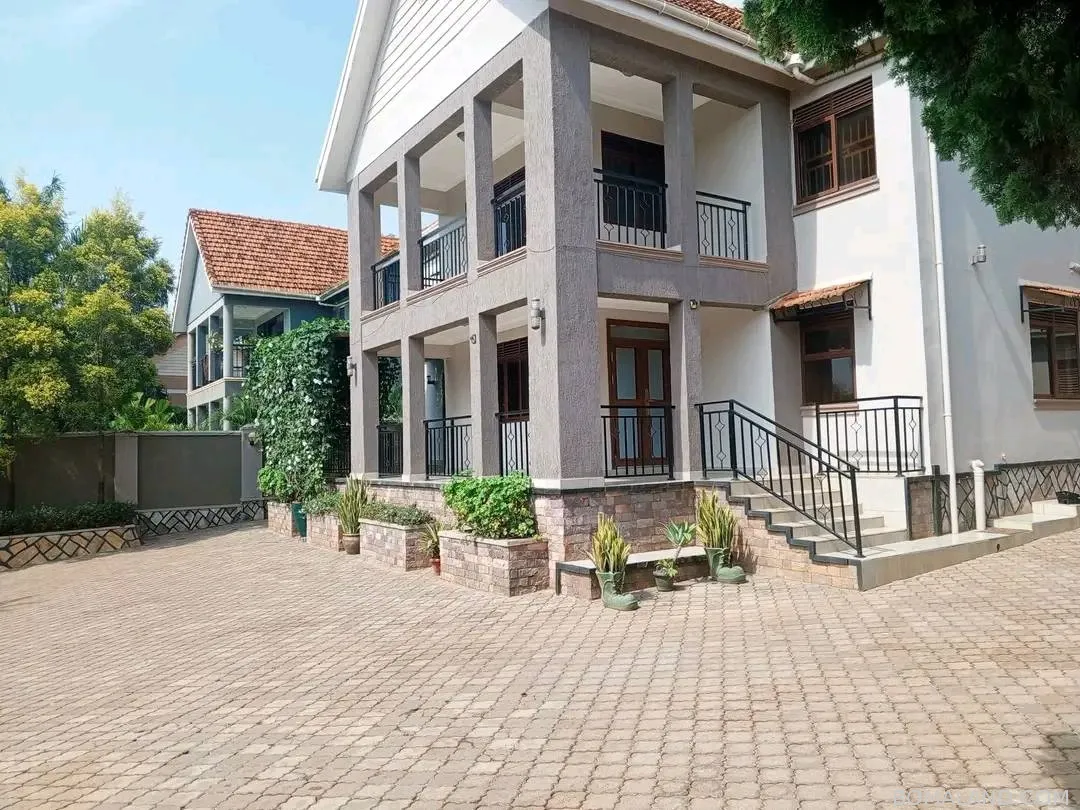 5 bedroom Storeyed house for rent in Ntindahill Kampala Uganda
