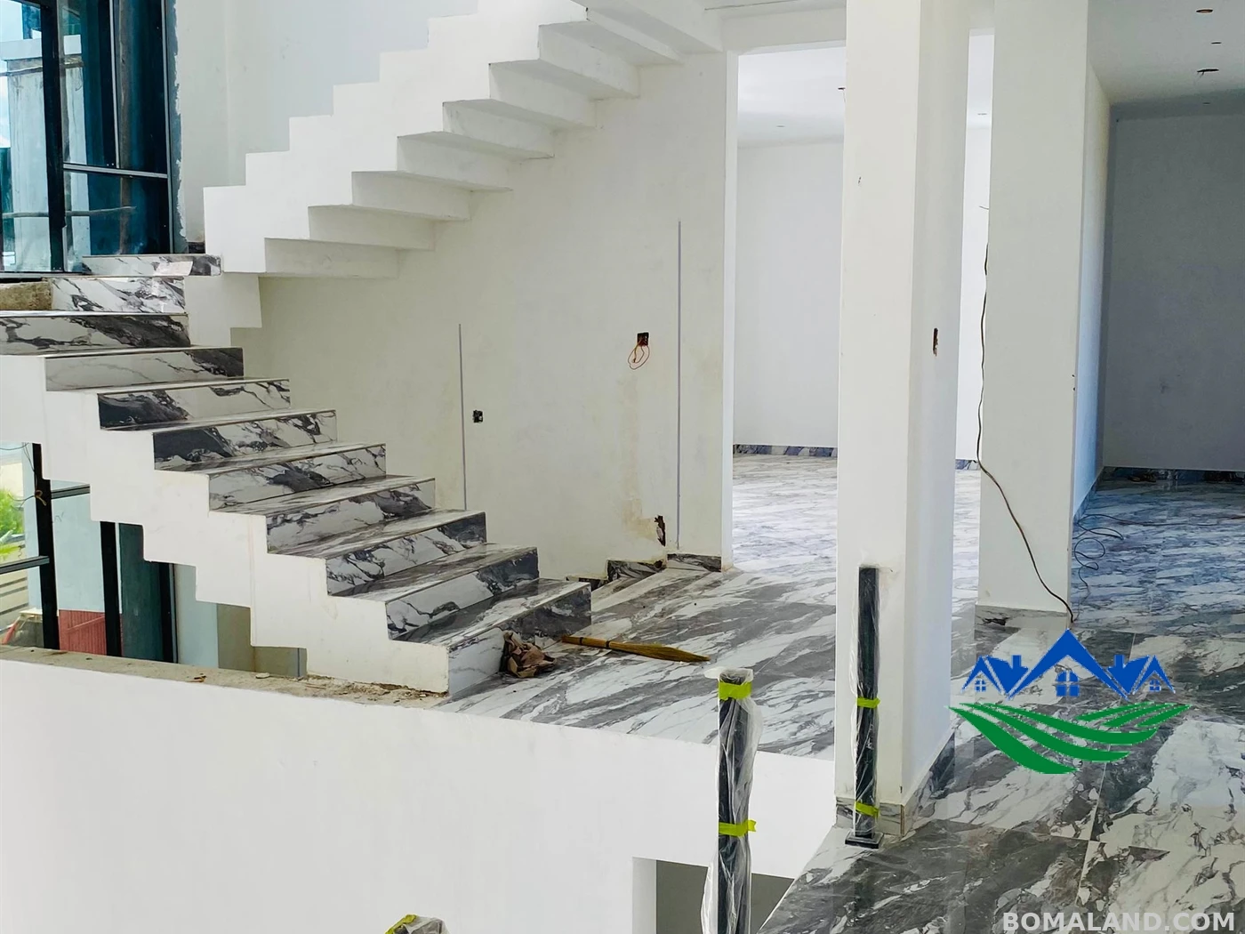 6 bedroom Mansion for sale in Kigo Wakiso Uganda