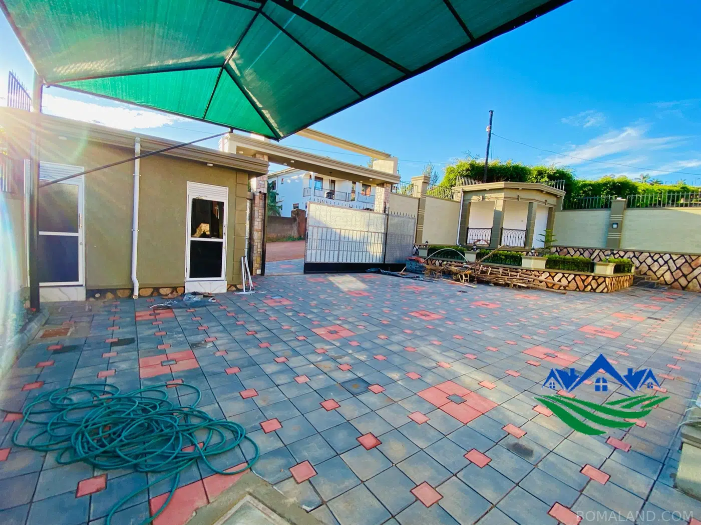 6 bedroom Bungalow for sale in Akright Wakiso Uganda