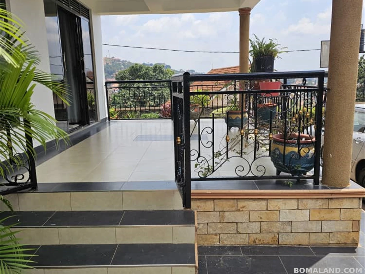 4 bedroom Storeyed house for rent in Bahai Kampala Uganda