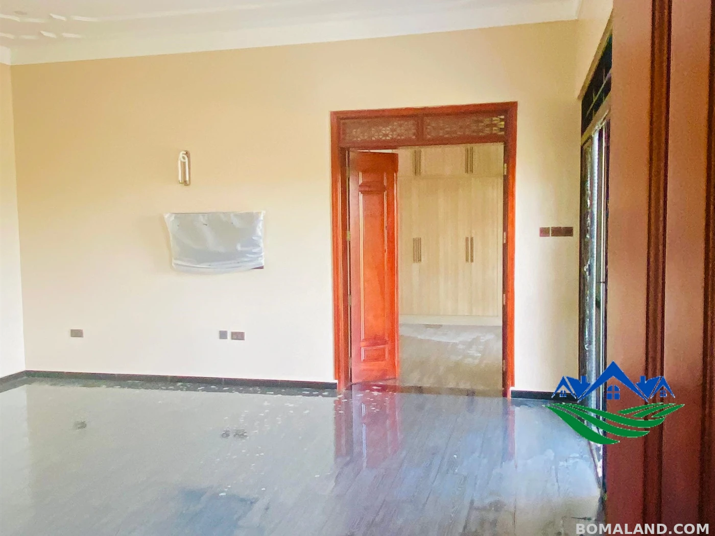5 bedroom Mansion for sale in Munyonyo Wakiso Uganda