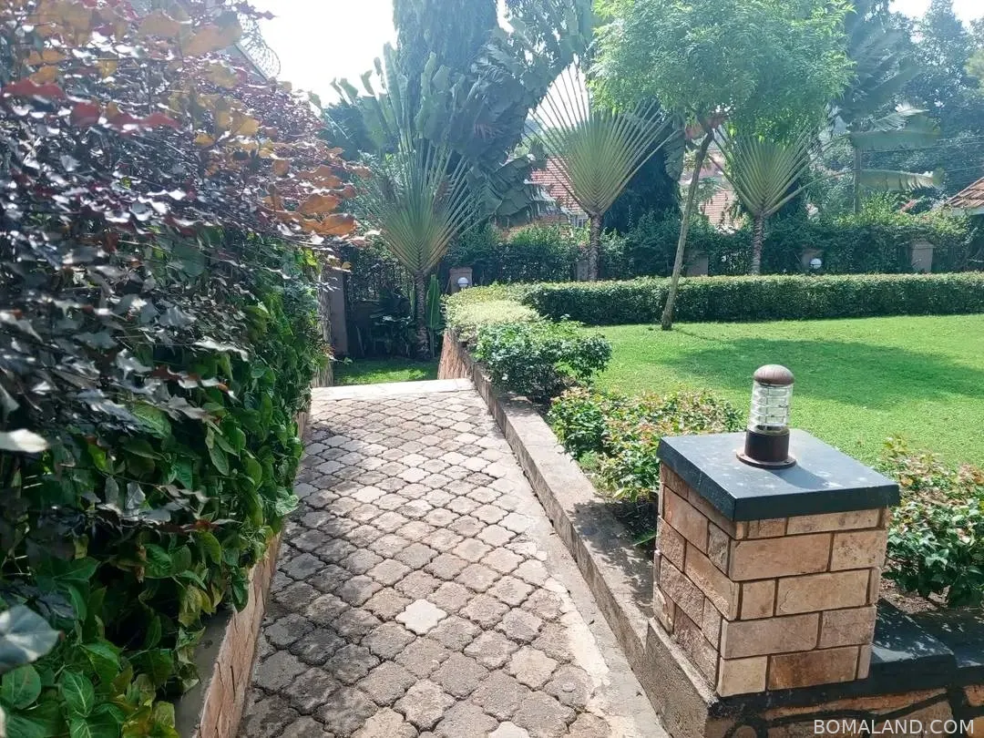 5 bedroom Storeyed house for rent in Ntindahill Kampala Uganda