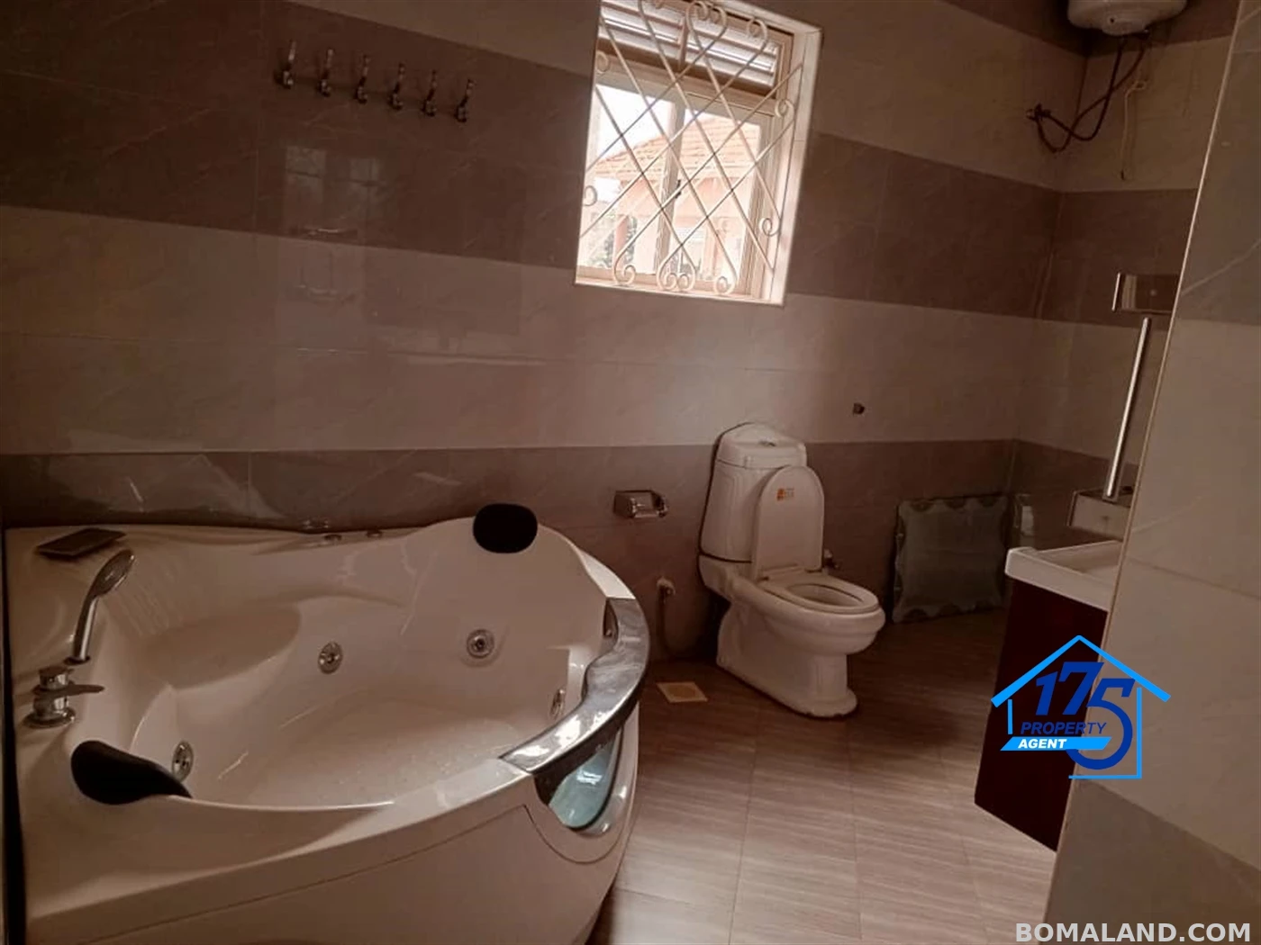 6 bedroom Duplex for sale in Kira Wakiso Uganda