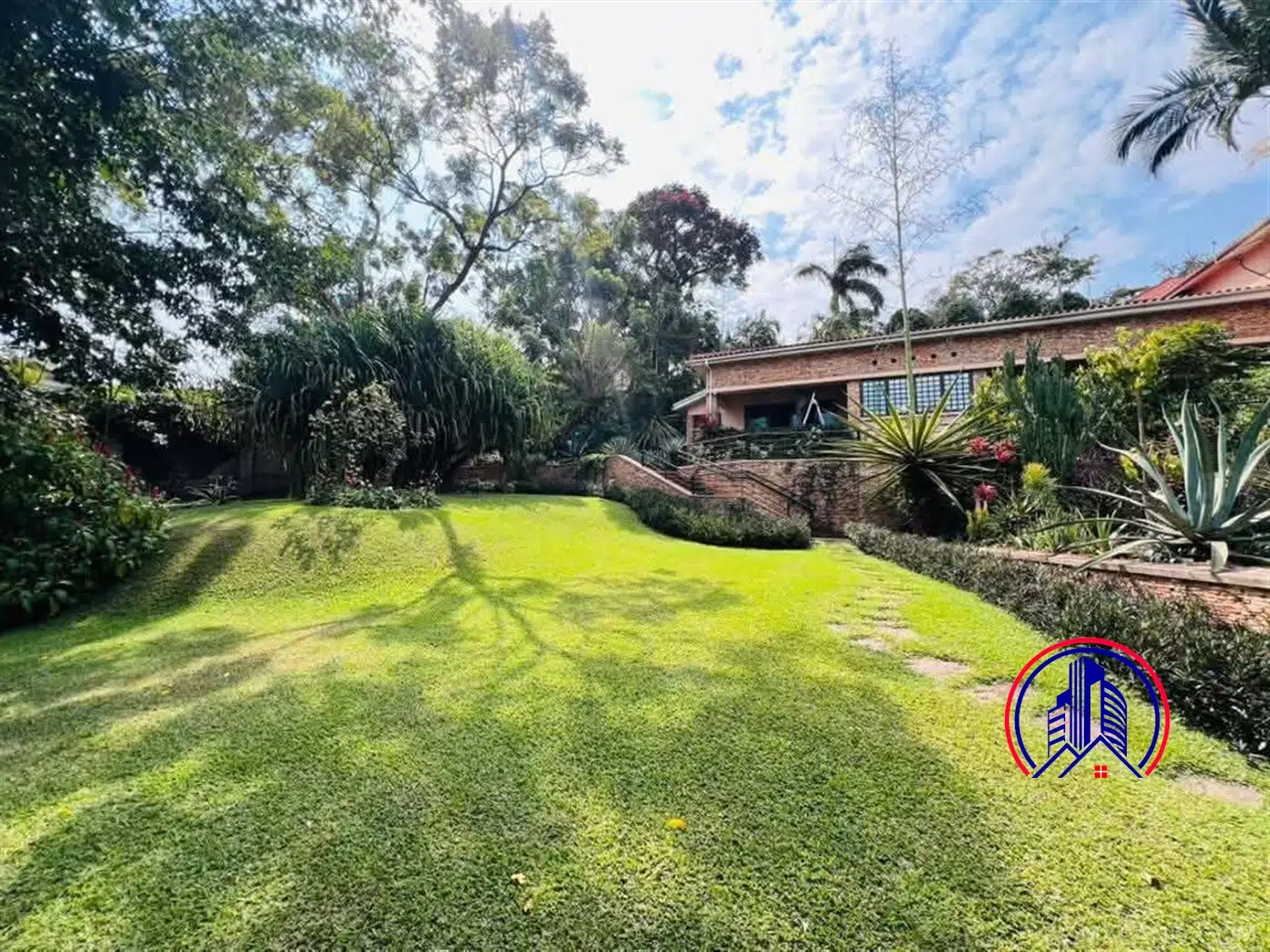 6 bedroom Mansion for rent in Mbuya Kampala Uganda