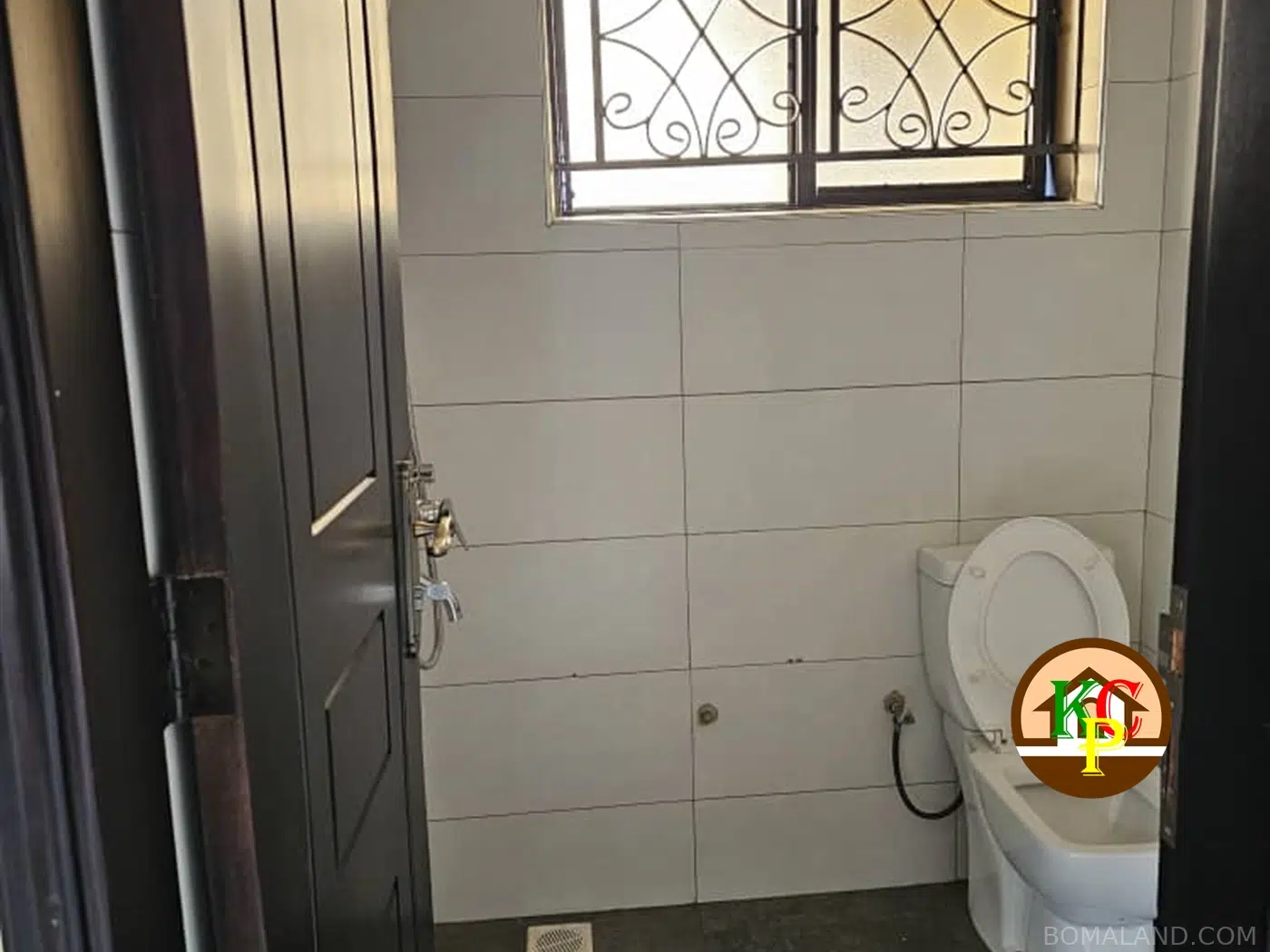4 bedroom Storeyed house for rent in Kisaasi Kampala Uganda