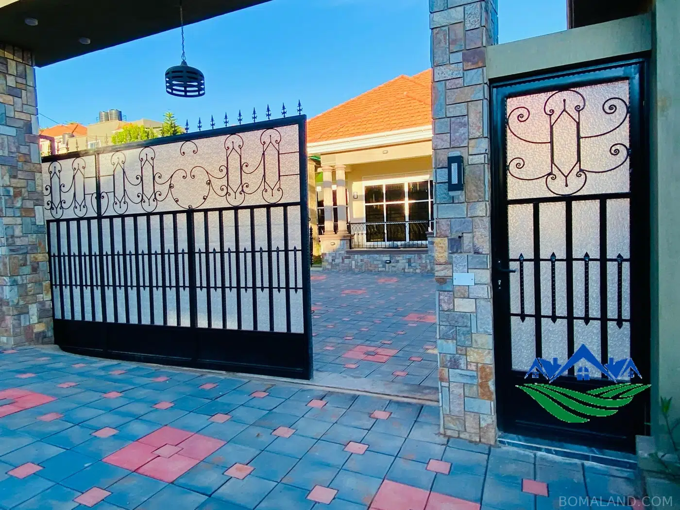 6 bedroom Bungalow for sale in Akright Wakiso Uganda