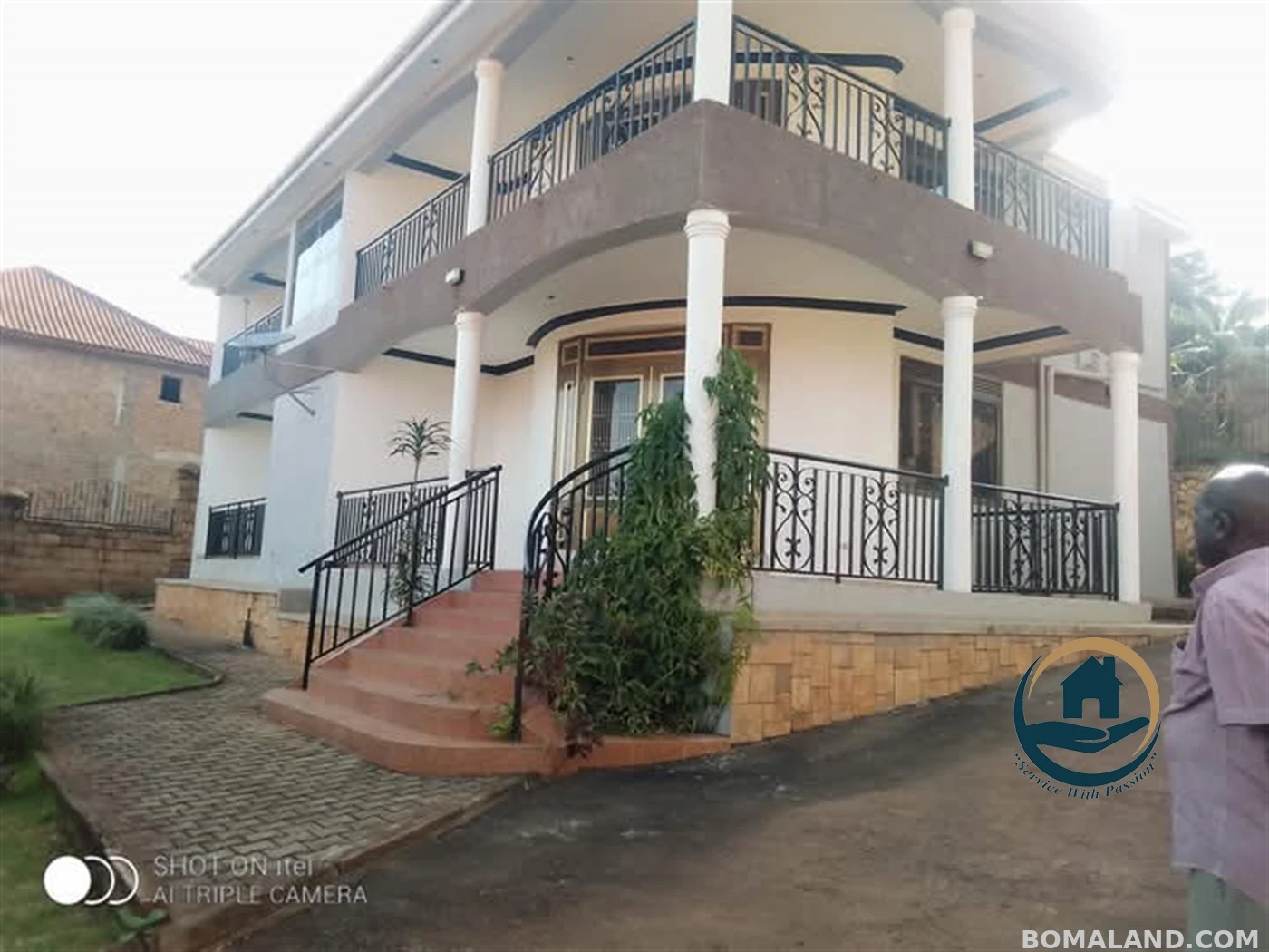 6 bedroom Villa for sale in Seguku Wakiso Uganda