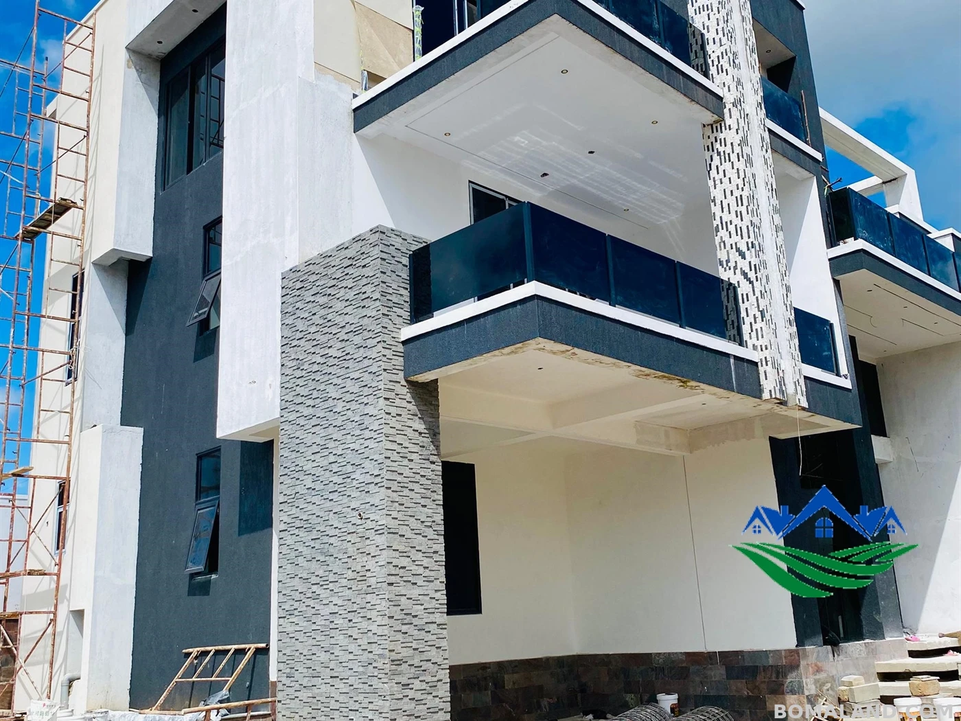 6 bedroom Mansion for sale in Kigo Wakiso Uganda