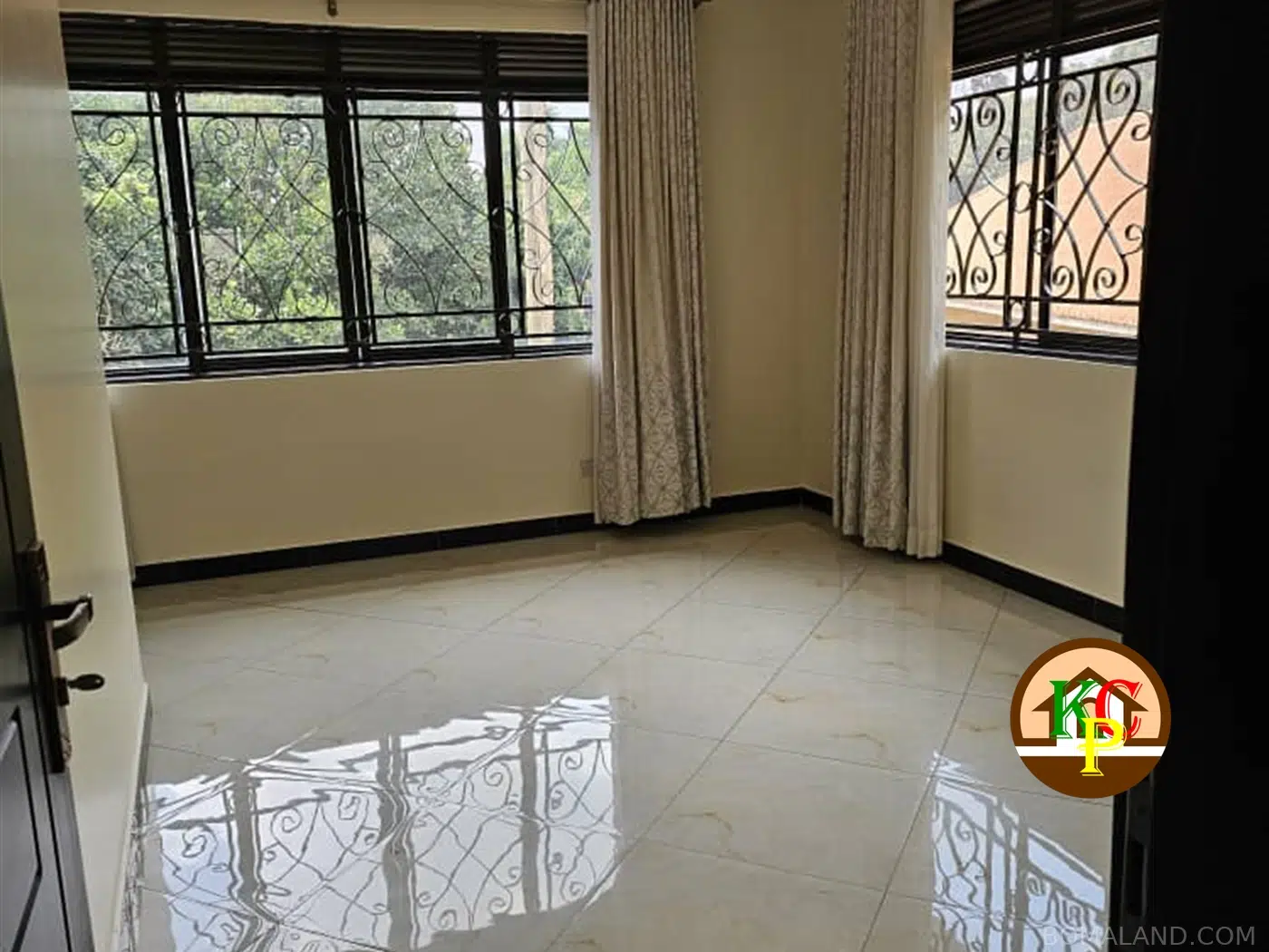 4 bedroom Storeyed house for rent in Kisaasi Kampala Uganda