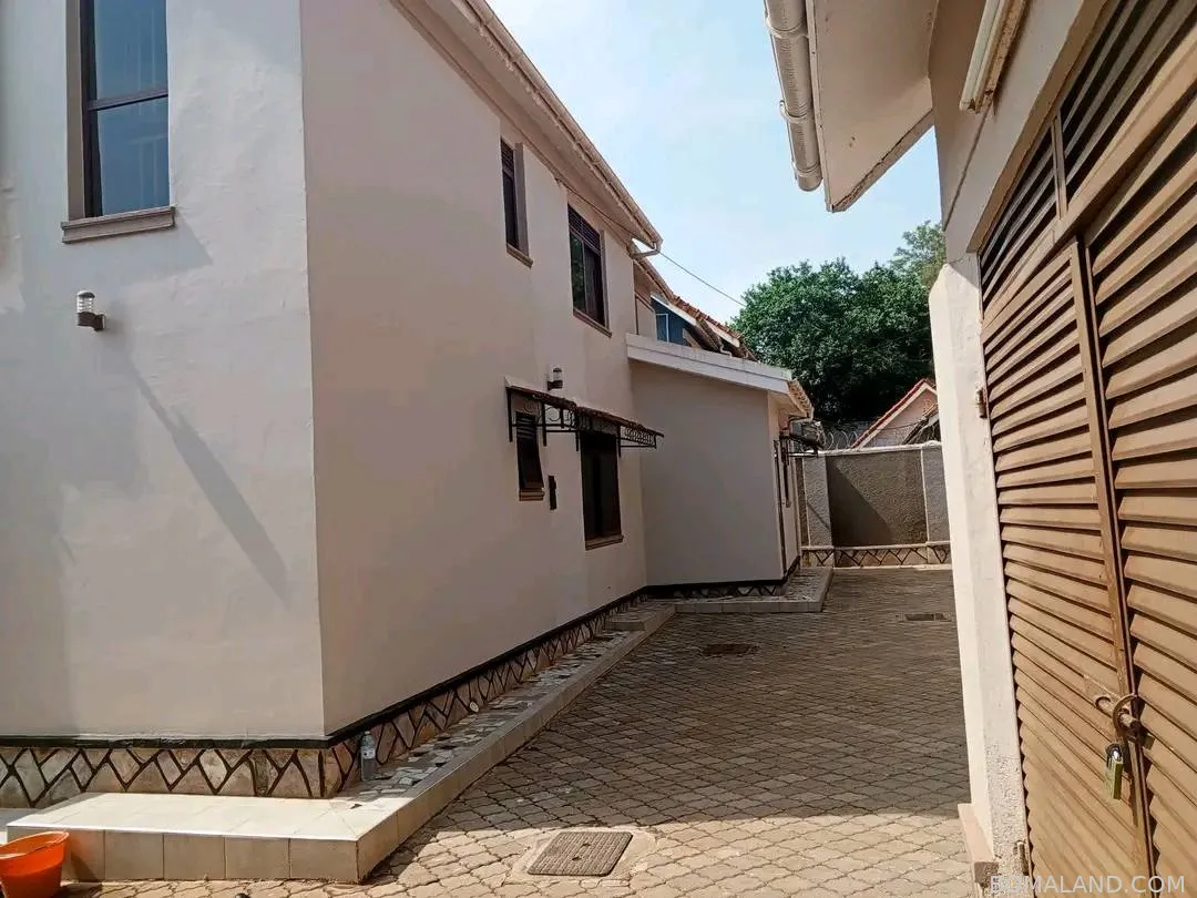 5 bedroom Storeyed house for rent in Ntindahill Kampala Uganda