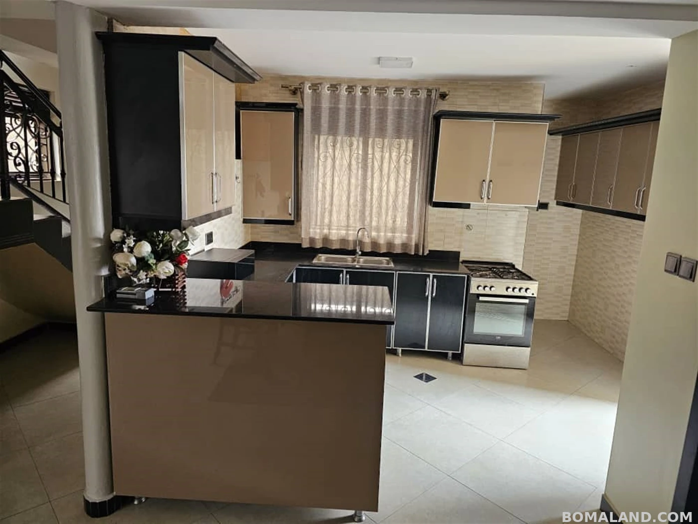 4 bedroom Storeyed house for rent in Bahai Kampala Uganda