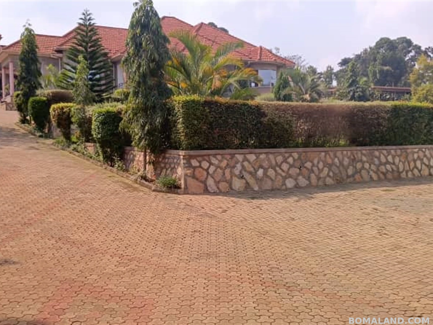 6 bedroom Bungalow for sale in Nakweelo Wakiso Uganda