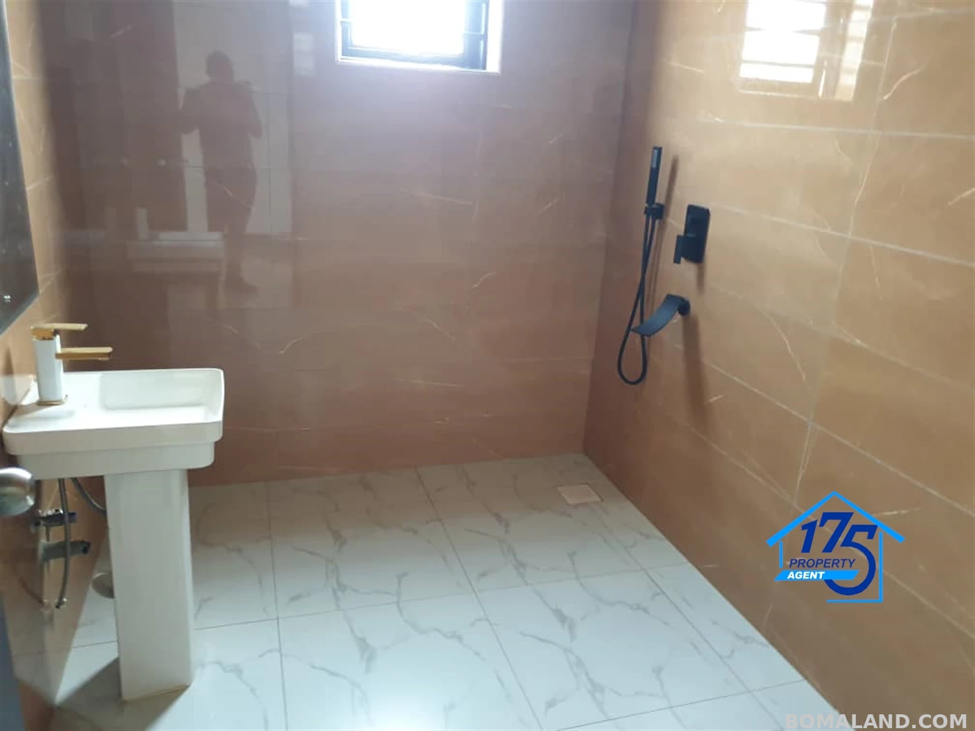 5 bedroom Duplex for sale in Najjera Wakiso Uganda