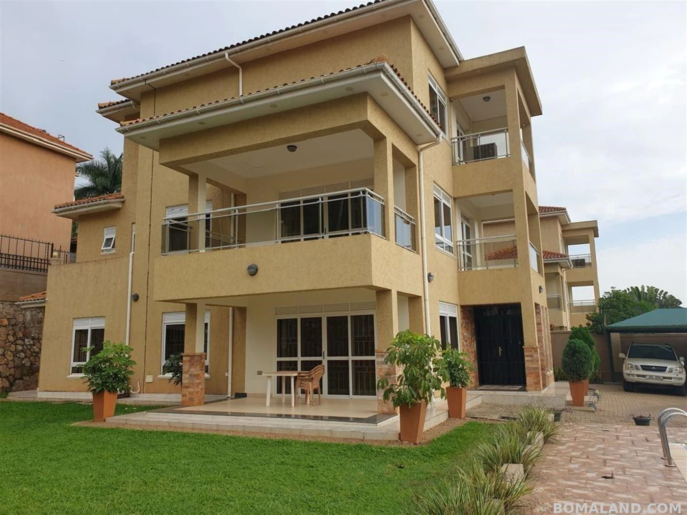 6 bedroom Storeyed house for sale in Munyonyo Kampala Uganda