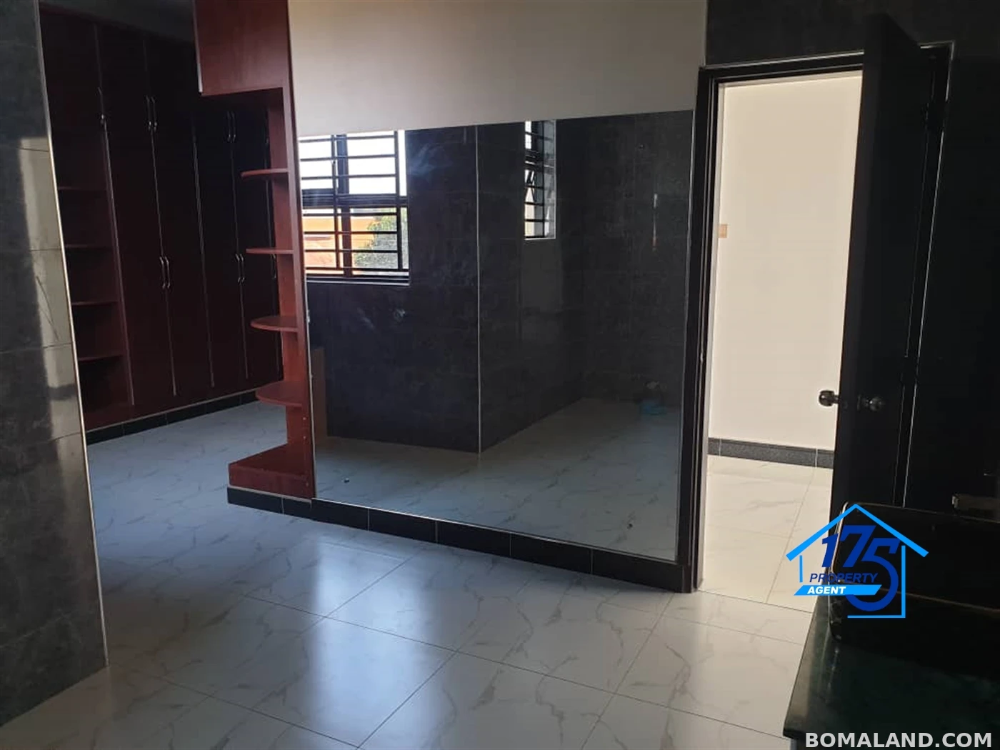 5 bedroom Duplex for sale in Najjera Wakiso Uganda