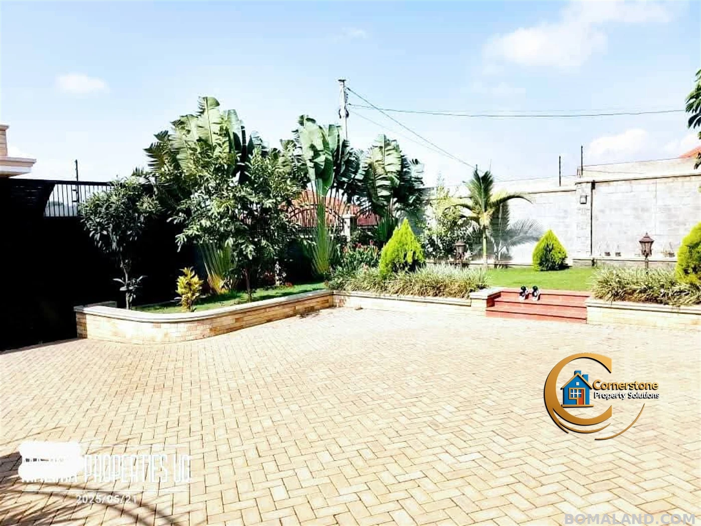 5 bedroom Storeyed house for sale in Nabusugwe Wakiso Uganda