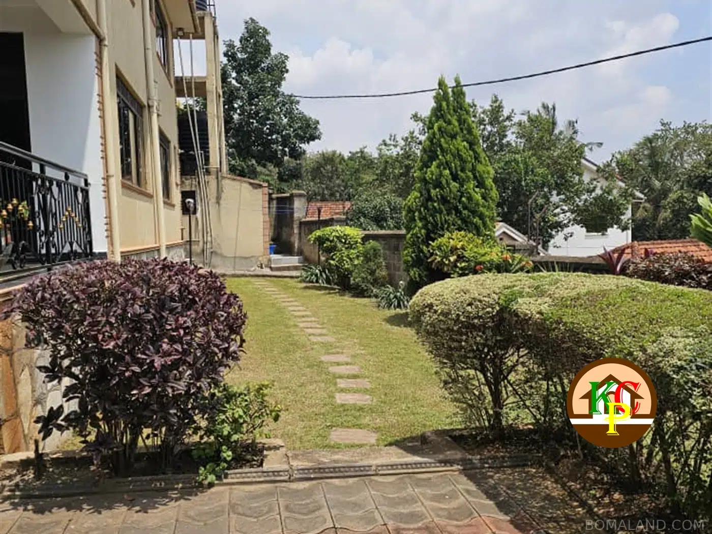 4 bedroom Storeyed house for rent in Kisaasi Kampala Uganda