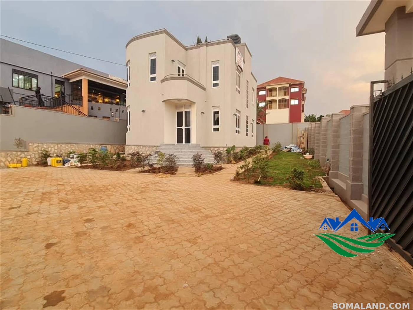 6 bedroom Mansion for sale in Kasangati Wakiso Uganda